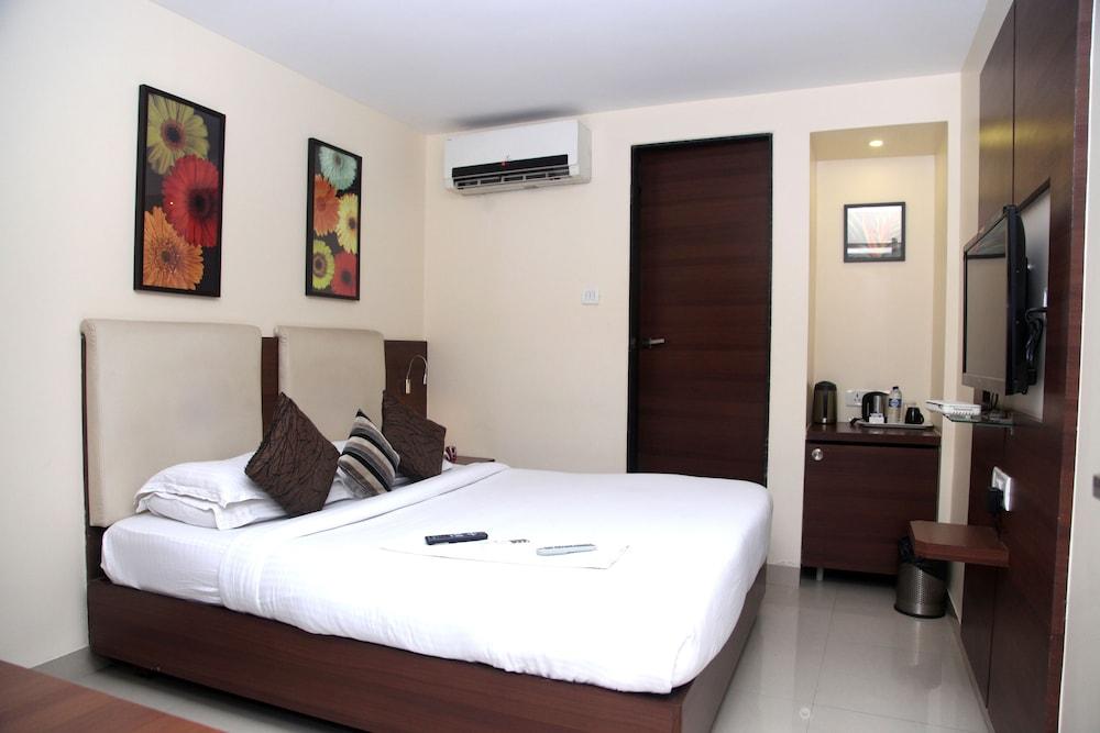 Hotel Concord Galaxy Мумбаи Экстерьер фото