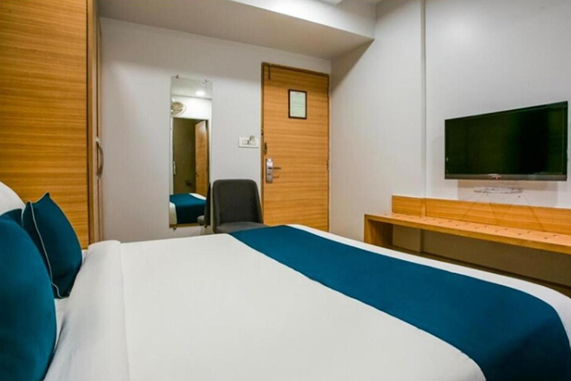 Hotel Concord Galaxy Мумбаи Экстерьер фото