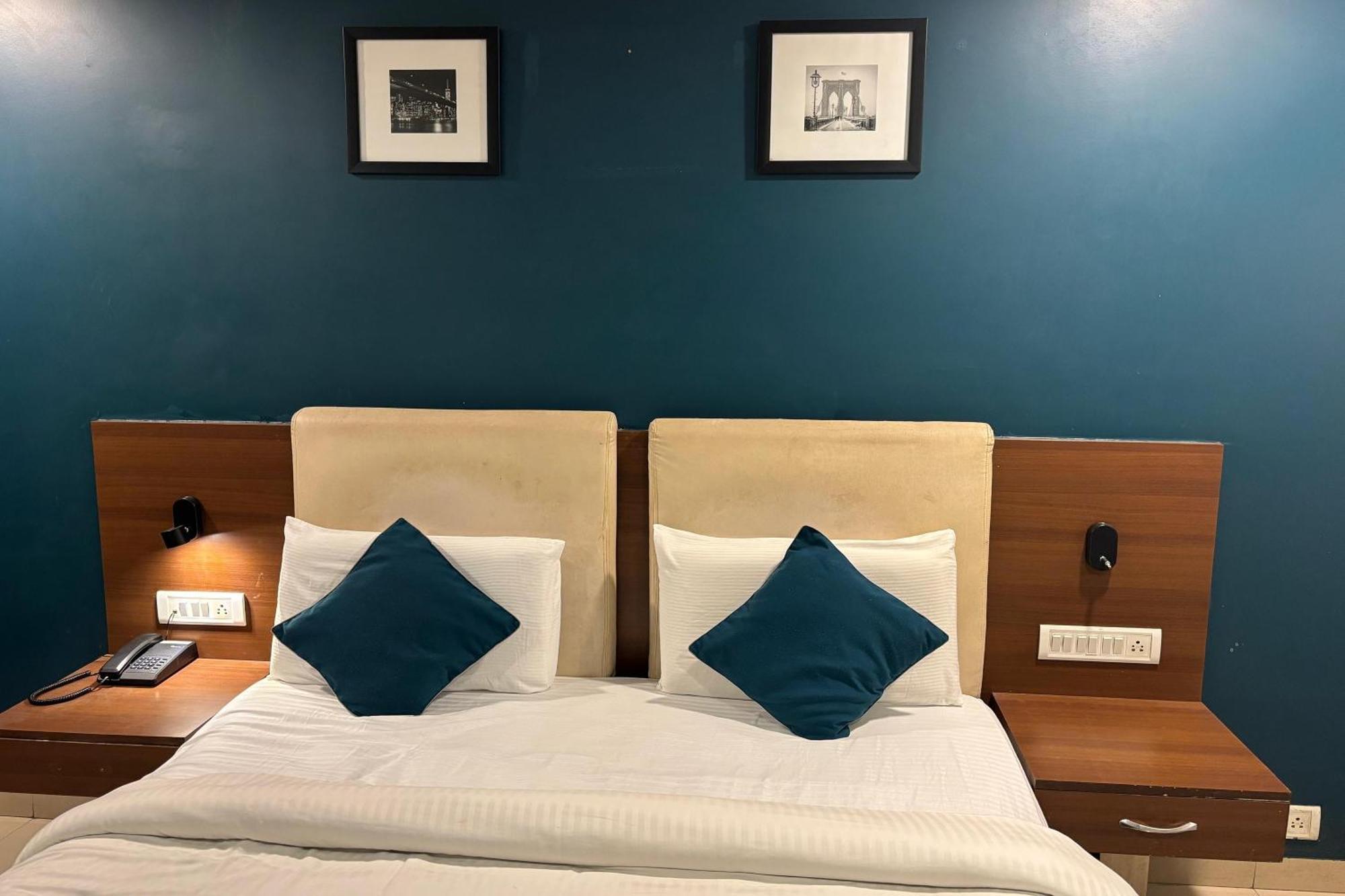 Hotel Concord Galaxy Мумбаи Экстерьер фото