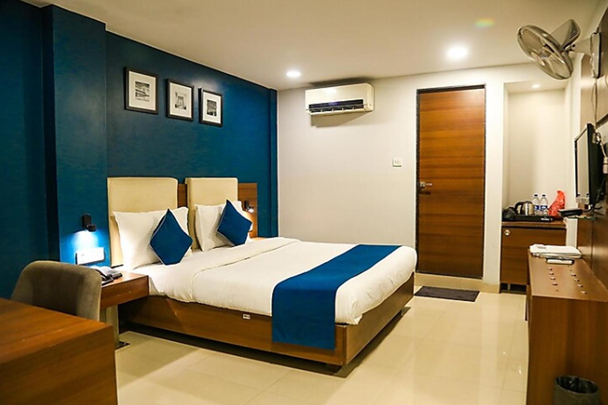 Hotel Concord Galaxy Мумбаи Экстерьер фото
