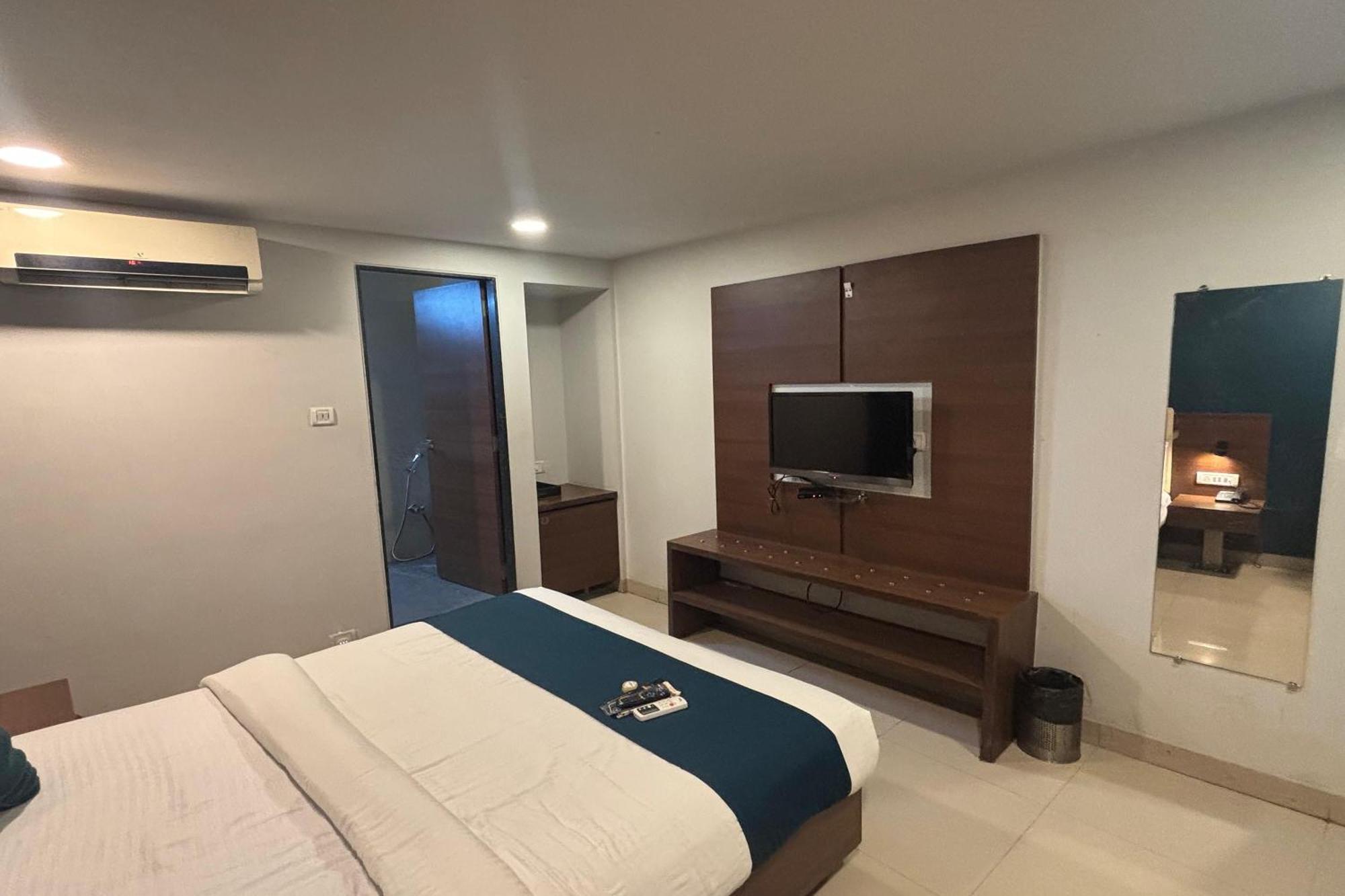 Hotel Concord Galaxy Мумбаи Экстерьер фото