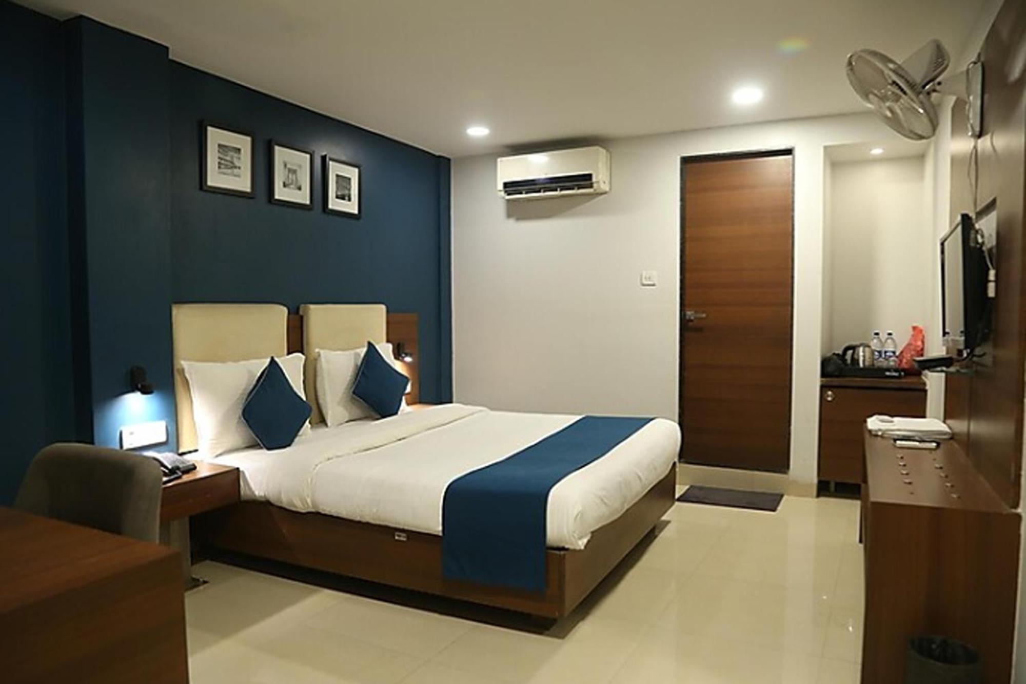 Hotel Concord Galaxy Мумбаи Экстерьер фото