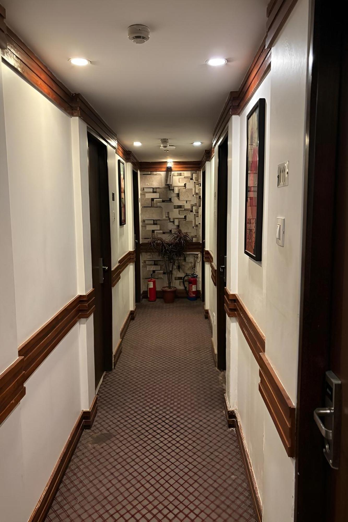 Hotel Concord Galaxy Мумбаи Экстерьер фото